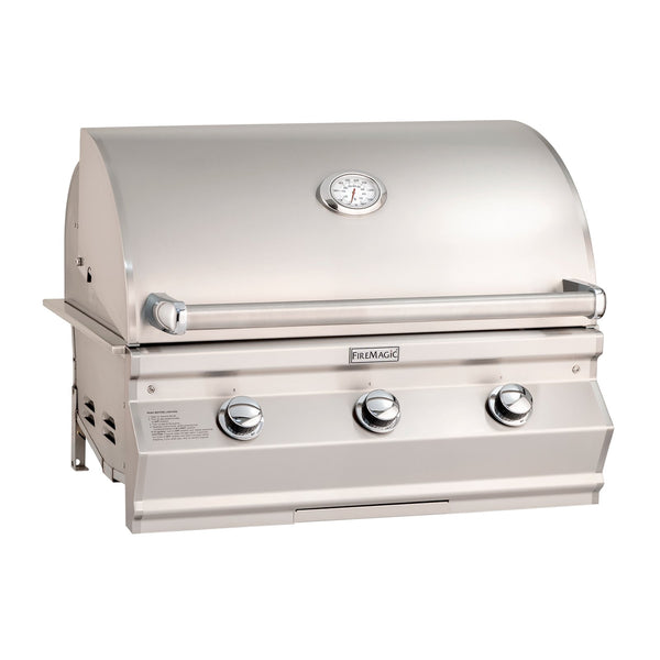 C540i  FEATURES  Diamond Sear Cooking Grids made of heavy duty 304 stainless steel Heavy gauge cast stainless steel U burners provide excellent heating capability and incredibly even heat 540 sq. in. of main cooking surface area 240 sq. in. of secondary cooking surface area 780 sq. in. total cooking surface area Three (3) U Burners provide 20,000 BTUs output each 60,000 BTUs total Flash tubes serve as backup Simple electronic ignition