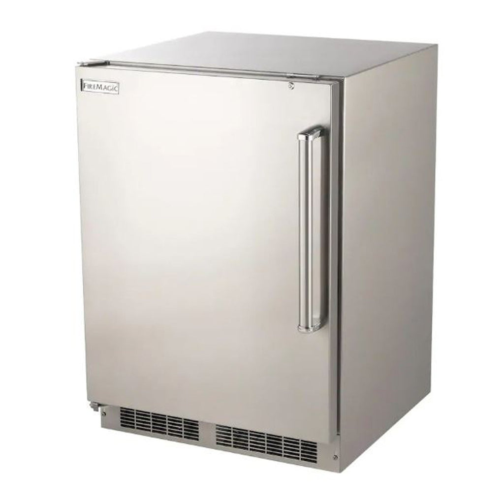 Fire Magic’s® Outdoor Rated Refrigerator features, 5.1 cubic feet of storage, internal digital thermometer, adjustable shelves, LED internal light, lock and key, 