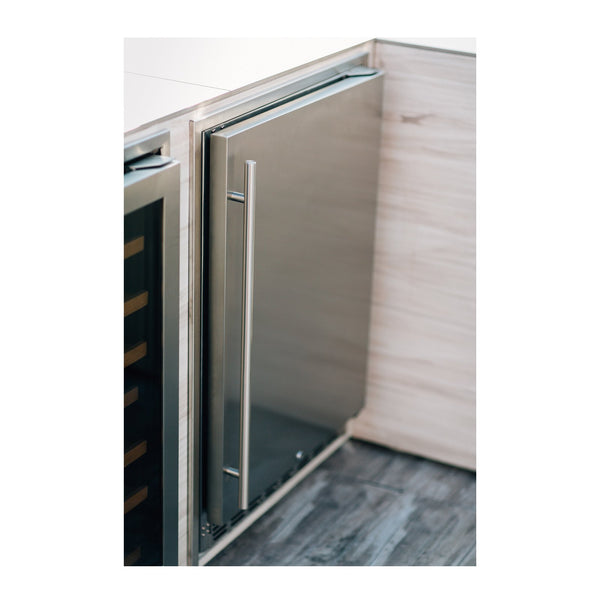 Summerset 24-Inch 5.3c Deluxe Outdoor Rated Refrigerator w/ Door Lock (Right Hinge) - SSRFR-24D-R